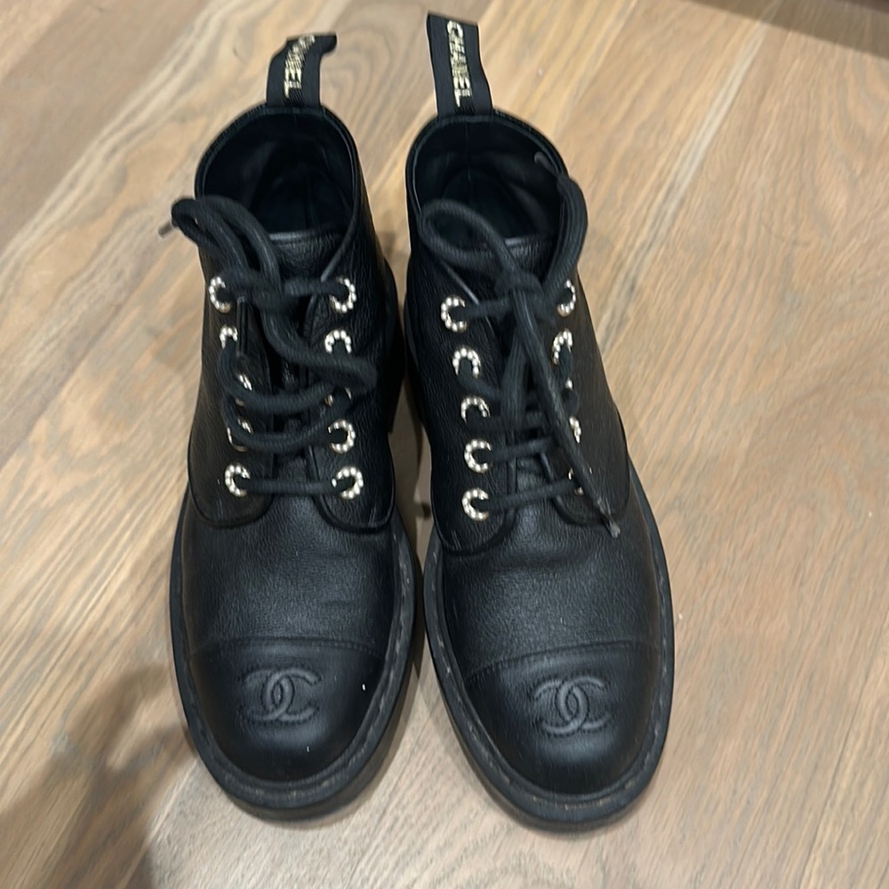 CHANEL BLACK BOOTS SOZE 7 sold out
